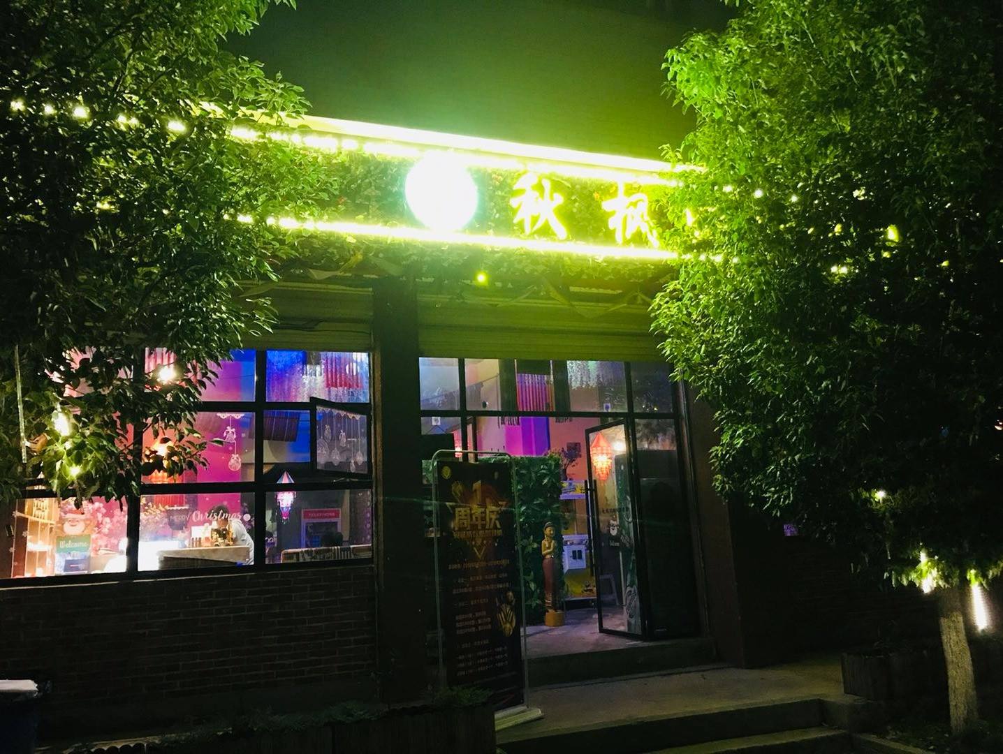 長沙辦公室裝修、門面店鋪裝修設(shè)計(jì)公司卓正裝飾提出的日式大眾酒館店鋪裝修方案效果圖